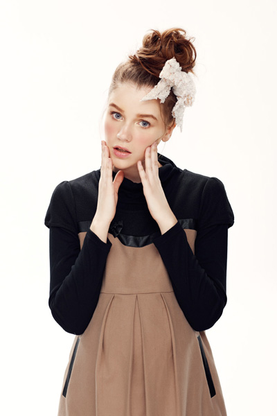 38周時尚高領(lǐng)百搭連衣裙