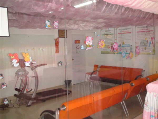 少飛游泳館實體店