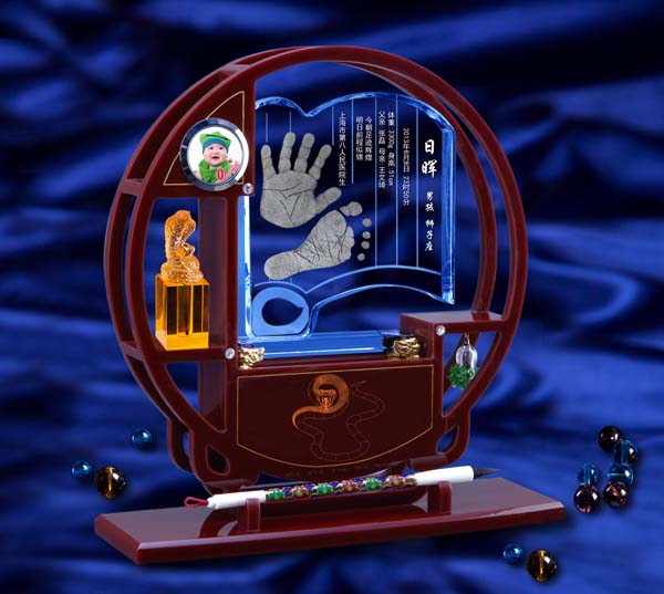 日暉書(shū)香門(mén)第蛇年水晶版手腳印