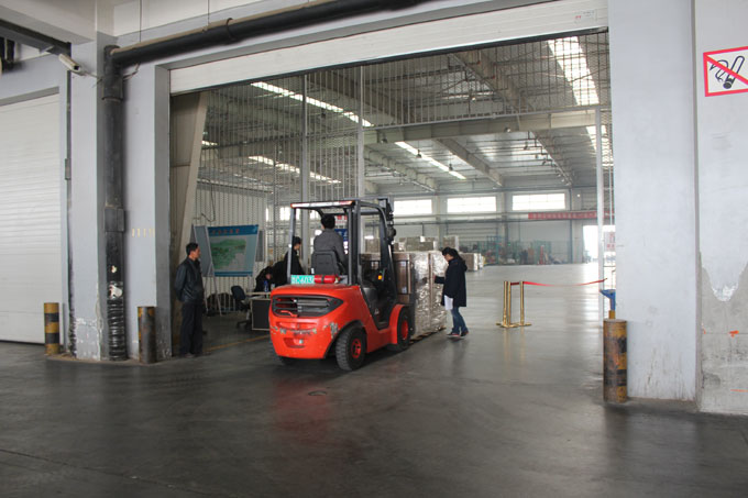 2013年首批吉特士奶粉已出關(guān)