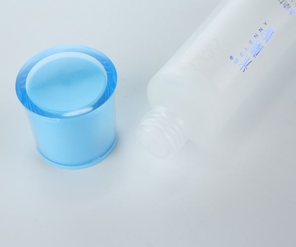 米蘭妮 水動(dòng)力亮膚煥采柔膚水.jpg