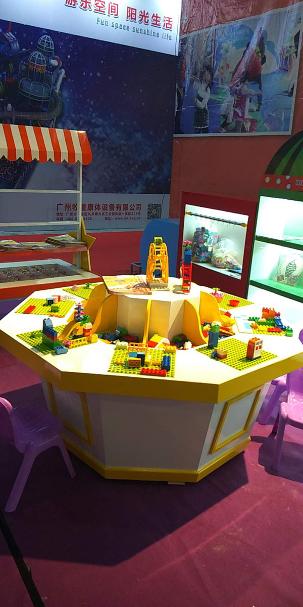 傲寶游樂設(shè)備2.jpg 傲寶游樂設(shè)備2.jpg