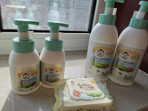 頑皮蟲(chóng)洗發(fā)沐浴露實(shí)物圖2.jpg