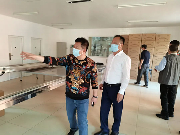 區(qū)委書(shū)記張士兆蒞臨秦皇島江洋康達(dá)食品科技有限公司實(shí)地進(jìn)行調(diào)研并予以指導(dǎo)5.jpg 區(qū)委書(shū)記張士兆蒞臨秦皇島江洋康達(dá)食品科技有限公司實(shí)地進(jìn)行調(diào)研并予以指導(dǎo)5.jpg