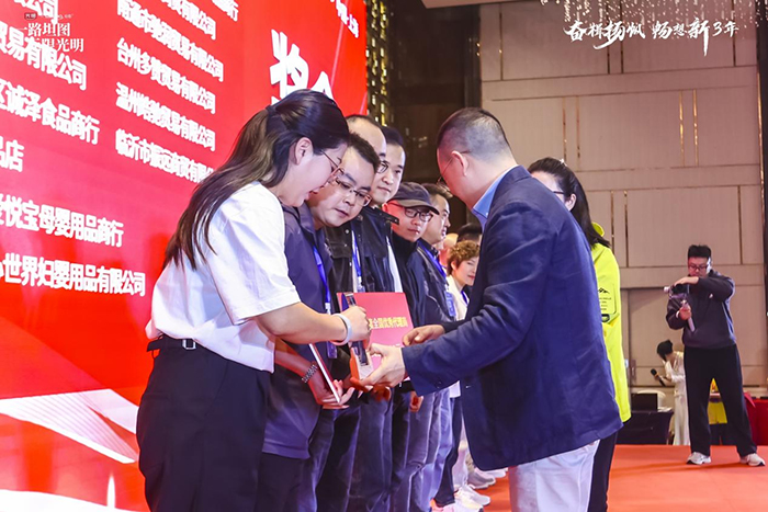 光明致優(yōu)全國(guó)代理商大會(huì)圓滿舉行 (9).jpg 光明致優(yōu)全國(guó)代理商大會(huì)圓滿舉行 (9).jpg