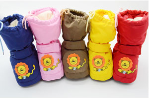 愛嬰童防水中筒加絨保暖鞋雪地靴小獅子圖案